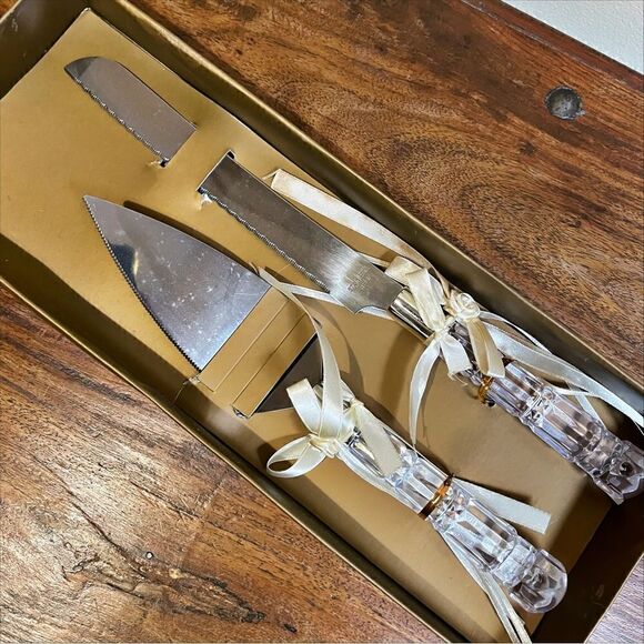 Set of Wedding Cake Knife and Server / Acrylic and Stainless Steel EUC - Picture 1 of 15